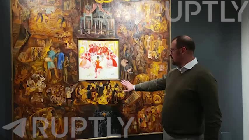 В Екатеринбурге вандалы дорисовали глаза на картине Германа Метелева