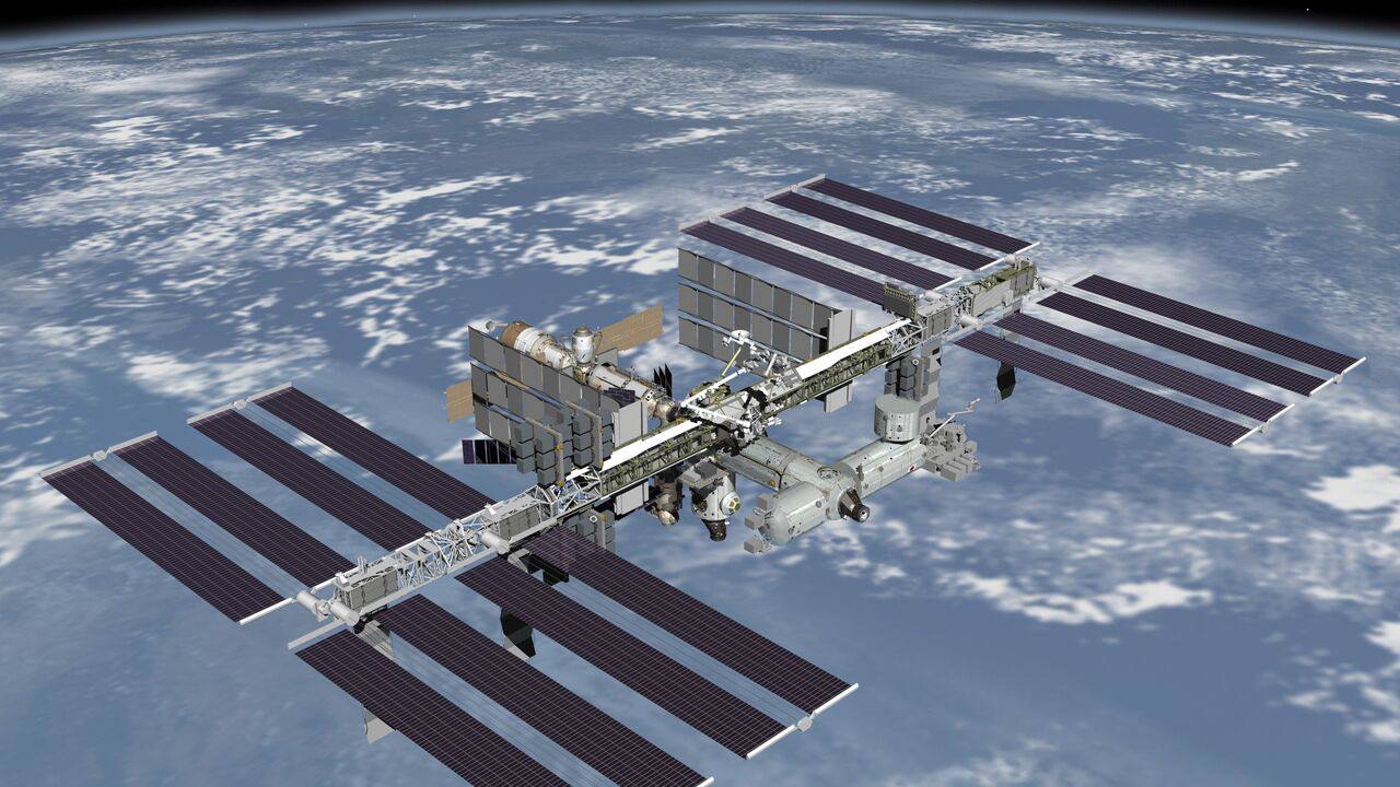 Космический грузовик Cygnus XL опаздывает на рандеву с МКС НАСА сообщило что во вторник у корабля везущего на станцию 4 5 тонны грузов раньше времени вырубился главный двигатель Специалисты разрабатывают альтернативный план но подчёркивают что корабль точно не прибудет в среду как планировалось изначально Новые сроки пока не уточняются