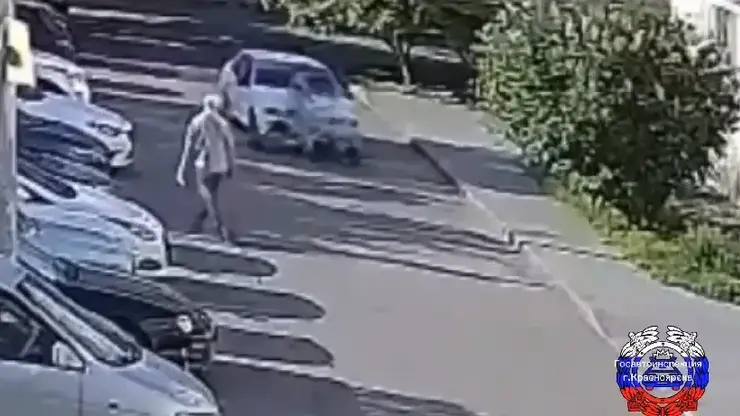 В Красноярске пенсионер, сбивший школьницу, приговорен к лечению у психиатра    В Красноярске в июне 2024 года во дворе дома по ул. 9 Мая пожилой водитель на автомобиле «Лада» сбил 11-летнюю школьницу, выехавшую на велосипеде. Вместо экстренного торможения пенсионер переехал ребенка. Об этом сообщает прокуратура по Красноярскому краю.  Девочка была госпитализирована с множественными тяжелыми травмами, включая черепно-мозговую травму, переломы позвоночника и бедра, ушиб сердца, что привело к коме и длительному лечению.  Скриншот: Госавтоинспекция Красноярска       предложить новость