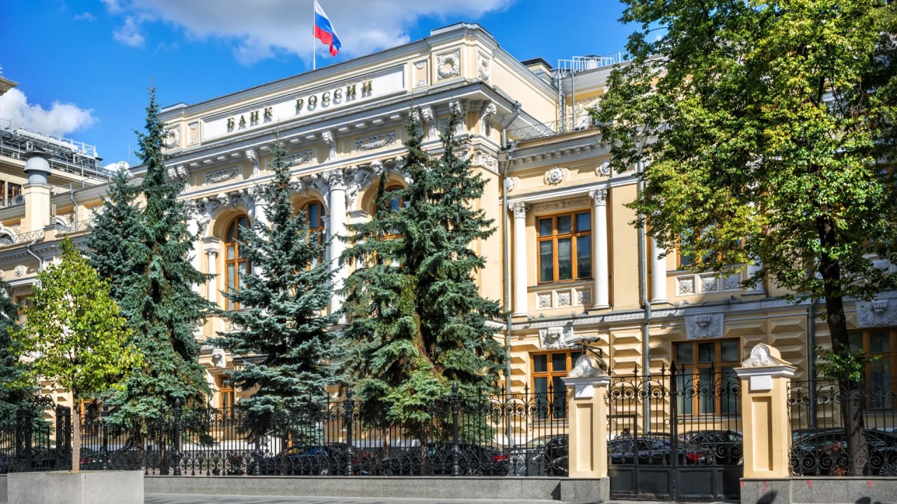 Банк России разработал новую методику определения системно значимых кредитных организаций СЗКО — регулятор Она будет в том числе учитывать количество клиентов, развитие экосистем, значимость на рынке платежных услуг и другие показатели. ЦБ планирует в 2027 году впервые пересмотреть перечень СЗКО по новой методике Читать далее