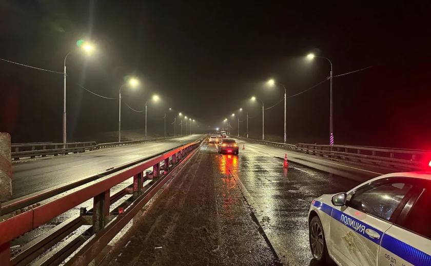 В Богородицком районе на трассе М-4 столкнулись Chery и Volvo  В Богородицком районе 9 декабря на 255-м километре трассы М-4 «Дон» в 18:06 произошло ДТП. По предварительной информации регионального управления ГИБДД, 32-летний мужчина на Chery Arrizo не справился с управлением и врезался в Volvo S60. За рулем второй иномарки также находился 32-летний мужчина.  В результате ДТП пострадала 37-летняя пассажир Chery. Ей оказали медицинскую помощь.  Источник Тула пресса