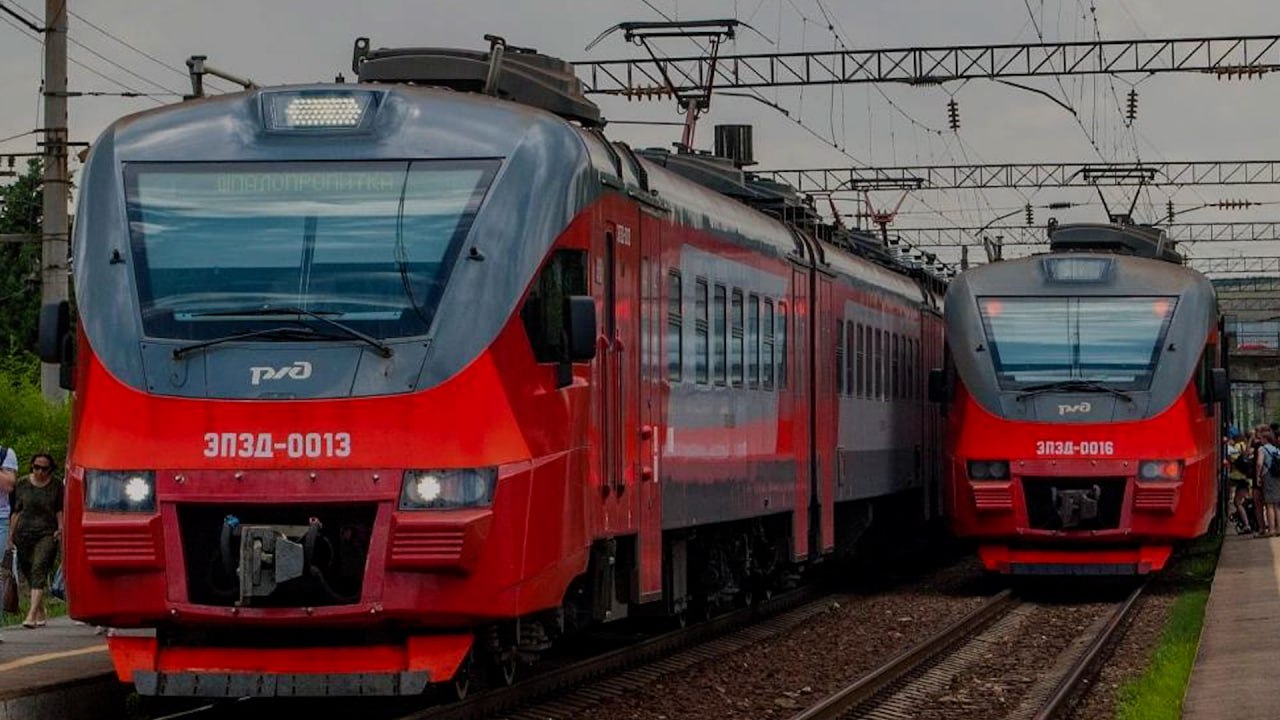 В дни проведения молодежного фестиваля в Волгограде пустят дополнительные электрички 5 сентября поезд Волгоград 1 Шпалопропитка отправится со станции Волгоград 1 в 22 45 и прибудет на конечную в 23 47 На электричку Волгоград 1 Волжский можно будет сесть в 22 45 она приедет в город спутник в 23 36 6 сентября рейс Волгоград 1 Шпалопропитка запланирован на 23 00 прибытие в 00 02 Поезд из Волгограда в Волжский отправится в 23 00 и будет на конечной в 23 51 Подписаться Перейти на сайт