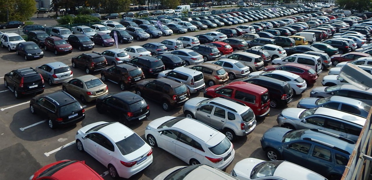 Значительного роста цен на новые легковые авто в России в 2026 году ждать не стоит заявила журналистам генеральный директор компании Рольф Светлана Виноградова По ее словам изменение стоимости автомобилей в 2026 году будет в пределах инфляционной погрешности jkinvest news jkinvest