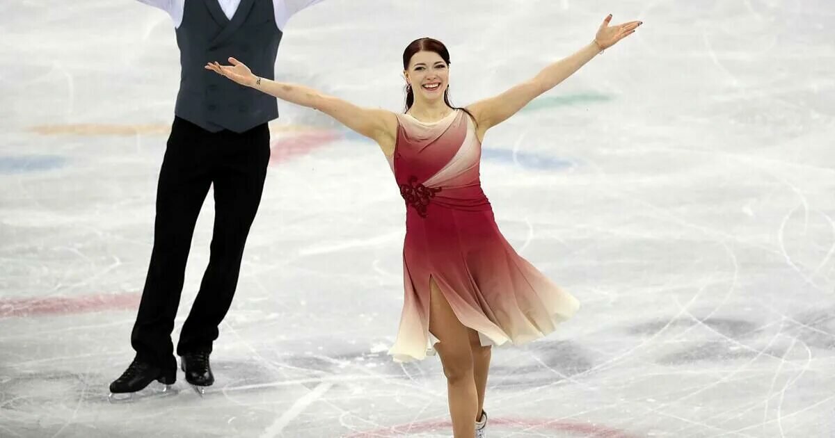 8 января олимпийская чемпионка Екатерина Боброва проведет мастер класс на главном катке Перми В День фигурного катания отмечаемый 8 января на ледовой площадке у Театра Театра состоится праздничная программа для всех ценителей зимних видов спорта Праздник начнется в 18 00 с показательных выступлений юных воспитанников пермской школы фигурного катания Главным событием вечера станет открытый мастер класс от звезды мирового спорта В 19 00 на лёд выйдет прославленная фигуристка олимпийская чемпионка в командных соревнованиях и чемпионка Европы в танцах на льду Екатерина Боброва Она поделится со зрителями и любителями катания профессиональными секретами своего мастерства Участие в мероприятиях на катке является бесплатным В связи с ограниченным количеством мест необходима предварительная регистрация на портале пермьзимаспорт рф где также можно забронировать место на сеансы массового катания В этот же день обучающие занятия пройдут и на большой снежной горке расположенной на Эспланаде Программа там начнется в 18 30 с мастер класса по сноуборду для совершенствующих технику а в 20 00 стартует занятие по горным лыжам Для посещения этих активностей также требуется предварительная бесплатная регистрация через указанный портал       Подписаться на Properm ru