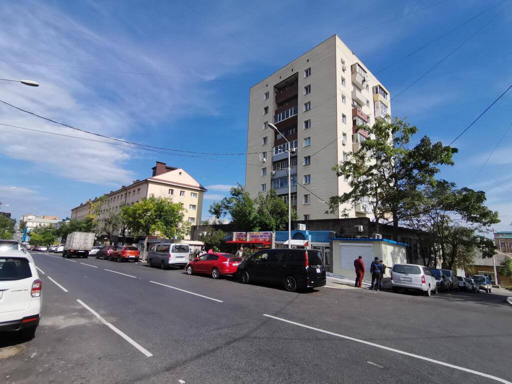 Во Владивостоке уже в этот четверг перекроют въезд на Эгершельд — Посьетскую, Бестужева и 1-ю Морскую временно сделают двусторонними Ранее жителей Владивостока предупреждали о том, что с 10 июля и на протяжении 11 дней будут производить замену теплотрассы на Бестужева. Согласно постановлению администрации города, временно ограничат движение и парковку транспортных средств по дороге в районе Бестужева, 23. Все ограничения будут действовать с 8:00 10 июля до 23:00 21 июля. Сообщается, что будет организованно двустороннее движение по автомобильным дорогам с односторонним движением в районе: — улицы Посьетская: от дома № 6а до дома № 23; — Бестужева: от дома № 22 до дома № 29; — 1-я Морская: от пересечения с улицей Бестужева до пересечения с улицей Посьетская. Осуществление объезда будет организовано по улицам Станюковича, Захарова, Алеутская, Посьетская. Админу