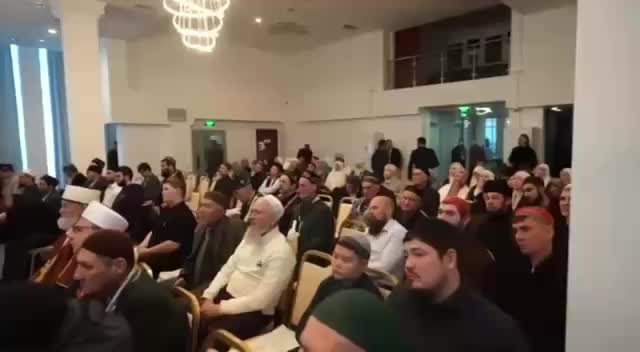 Муфтии России призвали отказаться от никабов и публичных молитв