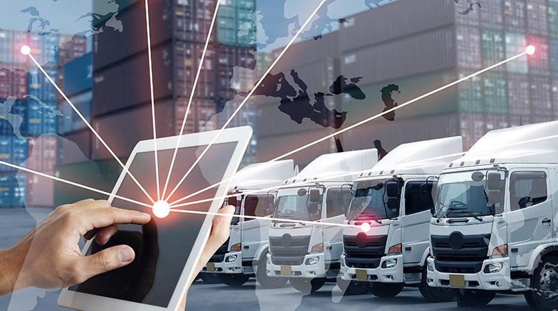 С 1 января 2026 года вводится в действие цифровая система разрешений ЕКМТ Международным транспортным форумом управляющим многосторонней системой квот ЕКМТ вводится в действие цифровая система разрешений ЕКМТ которая заменяет бортовые журналы на бумажном носителе на цифровые аналоги Доступ к цифровой системе разрешений ЕКМТ можно получить через веб портал и мобильное приложение Разрешение ЕКМТ должно находиться на грузовом транспортном средстве в цифровой форме или в виде распечатки информационного документа сформированного системой между пунктами погрузки и разгрузки для поездки с грузом или порожней поездки В Беларуси контроль за использованием разрешений ЕКМТ осуществляют таможенные органы и Транспортная инспекция В рамках работы по внедрению цифровой системы разрешений ЕКМТ Минтрансом принято постановление от 10 октября 2025 г 80 О порядке распределения выдачи и использования разрешений АВТОМОБИЛЬНЫЙ ТРАНСПОРТ ЦИФРОВИЗАЦИЯ mintransbelarus