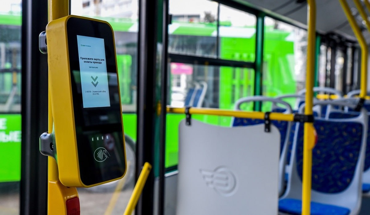 Общественный транспорт ДНР необходимо оснастить валидаторами до конца года Такое поручение дал Глава Республики Денис Пушилин на оперативном совещании с участием членов Правительства и руководителей органов местного самоуправления Главам муниципалитетов необходимо провести соответствующую работу с транспортными компаниями и установить валидаторы до 31 декабря Это позволит жителям оплачивать проезд банковской картой ВАРМСУ СМО ДНР Подписывайтесь ВАРМСУ СМО ДНР Подписывайтесь