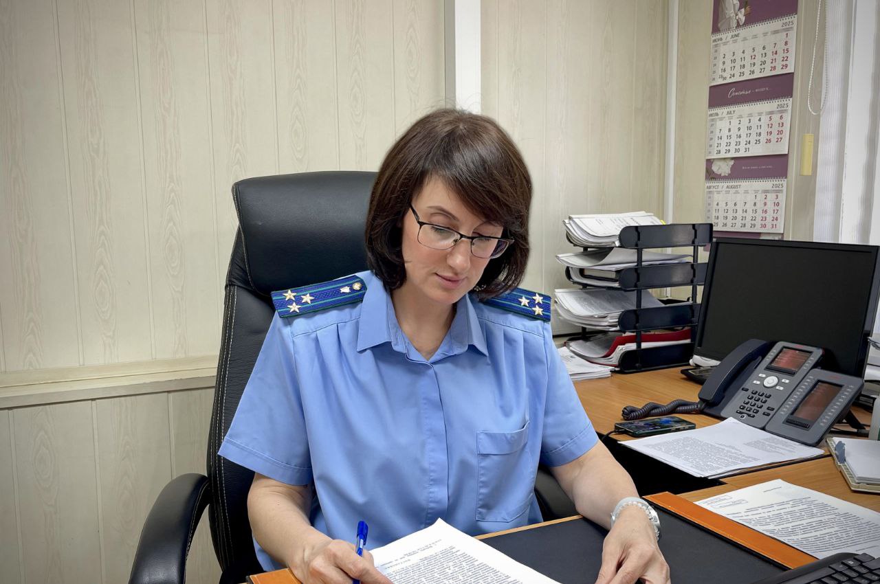 Прокуратурой восстановлены нарушенные пенсионные права инвалида 3 группы В прокуратуру Туркменского района обратился 73-летний житель села Летняя Ставка, являющийся инвалидом 3 группы, по вопросу нарушения его пенсионных прав. Установлено, что при наличии оснований для осуществления мужчине перерасчета страховой пенсии с апреля 2012 года по январь 2022 года региональным отделением Фонда пенсионного и социального страхования Российской Федерации необходимые меры не приняты. В связи с этим прокурор обратился в суд с иском о возложении на региональное отделение Соцфонда обязанности произвести перерасчет. Требования прокурора судом удовлетворены, пенсионеру произведено доначисление страховой пенсии на сумму более 75 тыс. рублей.
