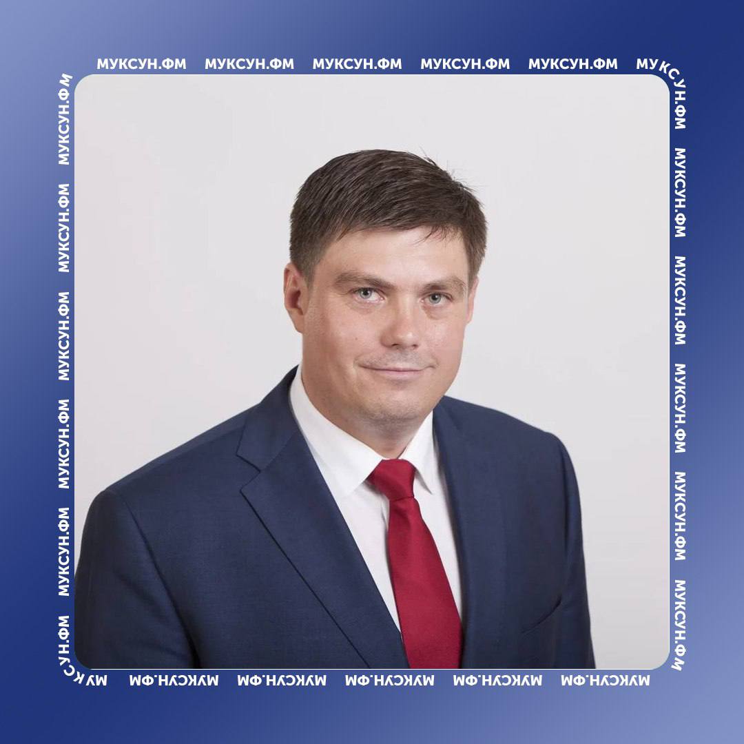 Депутат из Нижневартовска Сочилин досрочно отказался от мандата Парламентарий не появлялся на заседаниях четыре месяца сообщает источник ПиГ По словам инсайдера он весь созыв жил в Крыму и даже перевел туда бизнес активы Об отставке избранник народа задумался когда жители стали жаловаться силовикам которые практически обвинили его в мошенничестве пишет телеграм канал И не дожидаясь пока его лишат полномочий по утрате доверия или за прогулы решил уйти самостоятельно ideputat er Прислать новость Подписаться