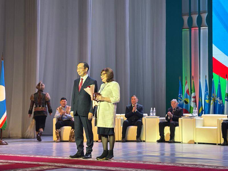 Глава Якутии предложил пересмотреть систему денежного содержания муниципальных служащих В ходе пленарного заседания III съезда депутатов представительных органов муниципальных образований РС Я Глава Якутии Айсен Николаев заявил что пришло время пересмотреть подходы и принять решение о повышении денежного содержания муниципальных служащих Необходимо также улучшать мотивацию муниципальных работников У специалистов необоснованно низкие заработные платы при высокой загруженности и большой ответственности Также требуют решения вопросы пенсионного обеспечения руководителей местного самоуправления Подробнее ulusmedia Читайте нас в MAX