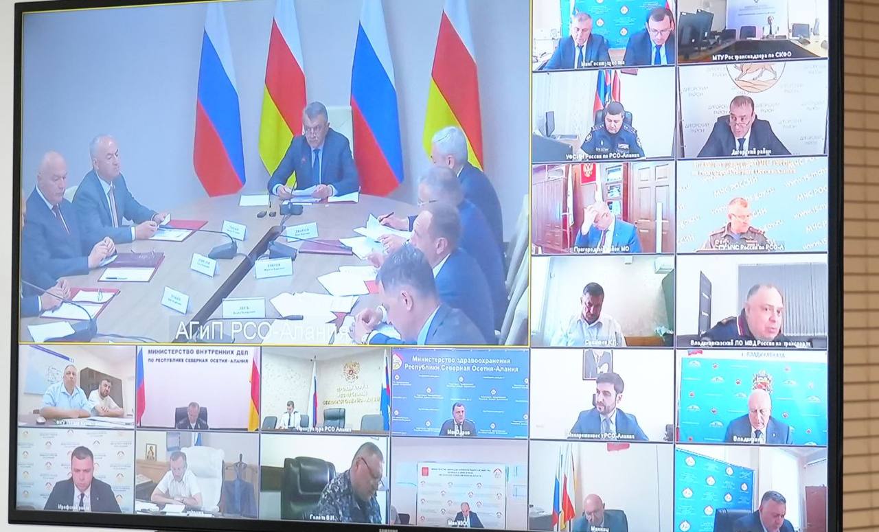 Глава РСО – Алания Сергей Меняйло провел заседание Антитеррористической комиссии АТК в Северной Осетии. Участники мероприятия рассмотрели вопросы повышения эффективности деятельности органов исполнительной власти по реализации требований законодательства к антитеррористической защищенности санаторно-курортных, гостиничных учреждений и объектов оздоровительного комплекса, а также заслушали руководителей органов власти, местного самоуправления и хозяйствующих субъектов о проводимой работе по обеспечению безопасности искусственных сооружений дорожного хозяйства. О мерах, направленных на повышение эффективности деятельности органов исполнительной власти региона и хозяйствующих субъектов по реализации требований к антитеррористической защищенности объектов санаторно-курортных, оздоровительных организаций, гостиничного комплекса, в том числе задействованных для оздоровления детей и размещения беженцев и вынужденных переселенцев с территории ДНР, ЛНР, Запорожской, Херсонской областей и Украины доложил министр труда и социального развития РСО – Алания Юрий Абаев. Летняя оздоровительная компания стартовала 25 мая текущего года, и к этому времени, как отметил министр, проведена вся необходимая работа: приведена в соответствие с обязательными требованиями материально-техническая база организаций, разработаны и утверждены паспорта безопасности учреждений, объекты отдыха обследованы и категорированы. Сергей Меняйло поручил строго следить за работой по устранению предписаний, выданных надзорными органами, в части антитеррористической защищенности организаций отдыха и оздоровления и обеспечению личной безопасности детей. Особое внимание руководитель региона обратил на недопустимость трудоустройства в летние лагеря лиц, имеющих ограничения на занятие соответствующей трудовой деятельностью. Подробнее читайте на нашем сайте. #alaniagov #севернаяосетия #алания #главарсоа