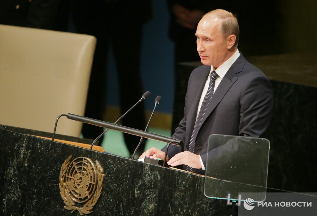 Предстоящий визит президента России Владимира Путина на Аляску станет первым в истории, до этого ни один российский лидер не бывал в этом штате. В США в советское время были Никита Хрущев, Алексей Косыгин, Леонид Брежнев. Три раза приезжал Михаил Горбачев, пять раз - Борис Ельцин. Как следует из открытых данных статистики, хотя в среднем американец посещает за жизнь полтора десятка штатов, каждый десятый ни разу не выезжал за пределы своего, 17% побывали меньше чем в пяти штатах, только 12% посещали Аляску. Дмитрий Медведев на должности президента посетил Гавайи, Нью-Йорк, Питтсбург; Путин - Нью-Йорк, штаты Техас, Мэриленд, Джорджия и Мэн.