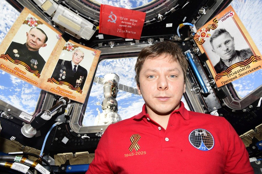 Космонавт из Красноярского края Кирилл Песков и экипаж миссии SpaceX Crew-10 начинают подготовку к возвращению с МКС По данным NASA, брифинг по этому вопросу пройдёт 25 июля. Ожидается, что команда покинет станцию в августе — после прибытия Crew-11 и передачи управления. Экипаж Crew-10 провёл на орбите эксперименты в области космической биологией и микрогравитации. Фото: канал Кирилла. Следить за новостями