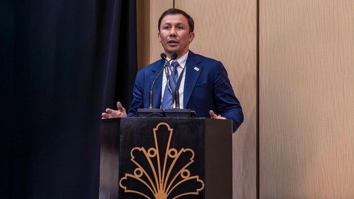 Исторический нокаут Головкин стал президентом World Boxing На Конгрессе Международной федерации бокса Геннадия Головкина утвердили единогласно Это первый случай в истории когда казахстанец возглавил международную спортивную организацию В своём обращении Головкин пообещал работать ради развития бокса и вернуть World Boxing полное признание Международного олимпийского комитета Я хочу чтобы каждый боксёр рос и развивался в честном и безопасном спорте World Boxing будет двигаться вперёд как одна семья Мы покажем делами что это федерация которой можно доверять Мы будем независимы но будем уважать олимпийские ценности работать ради честности равенства и защиты спортсменов С избранием Геннадия Головкина поздравил Касым Жомарт Токаев Он отметил что этот выбор подтверждает международный авторитет спортсмена и его достижения в боксе Фото пресс служба НОК РК t me orda kz