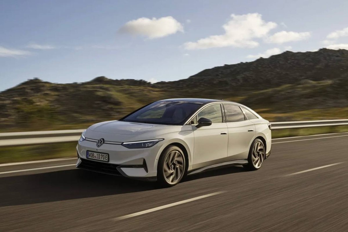 Volkswagen стала лидером по продажам электромобилей в Европе в 2025 году обогнав Tesla В 2025 м немецкая компания продала на европейском рынке 274 тысячи электромобилей на 56 больше чем в 2024 году vc ru transport 2723431