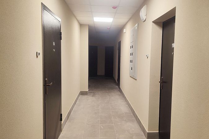 В Томске 216 детей сирот получили собственное жильё в 2025 году В прошлом году в Томске жильём было обеспечено 216 детей сирот стоявших на очереди Из них 197 человек получили ключи от квартир приобретённых городской администрацией Ещё 19 выпускников детских домов использовали специальные жилищные свидетельства для самостоятельной покупки недвижимости Всего за год мэрия выдала 29 таких свидетельств и два федеральных сертификата Подписаться Регион 70   Прислать новость