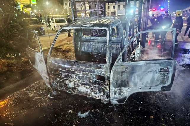 В Ташкенте рядом со станцией метро полностью сгорел грузовой автомобиль В ночь на 4 января в Ташкенте рядом со станцией метро произошёл пожар в результате которого полностью сгорел грузовой автомобиль Labo   English O zbek tilida Ўзбек тилида На русском iOS Android