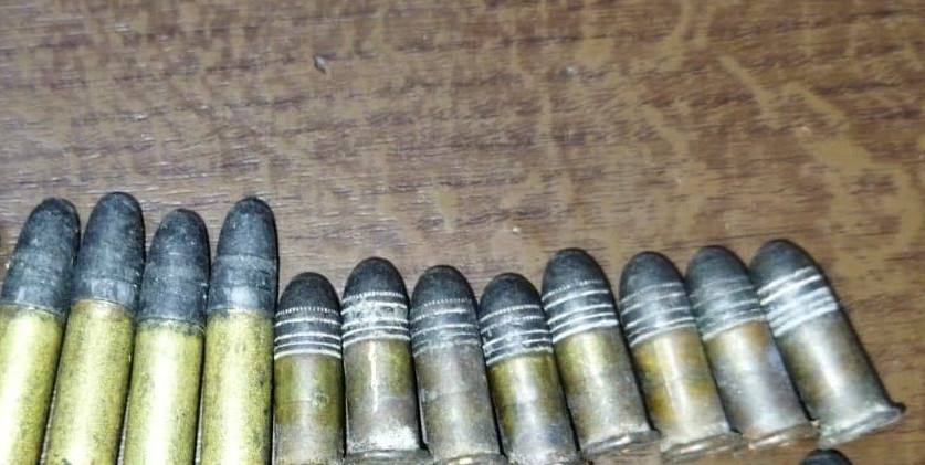В Евпатории местный житель осужден за незаконное хранение патронов к винтовке. Установлено, что мужчина незаконно приобрел и хранил в своем доме 12 патронов к винтовке. Незаконные действия осужденного выявлены и пресечены сотрудниками органов внутренних дел. Суд приговорил виновного к 1 году лишения свободы условно с испытательным сроком на 6 месяцев. Приговор не вступил в законную силу.
