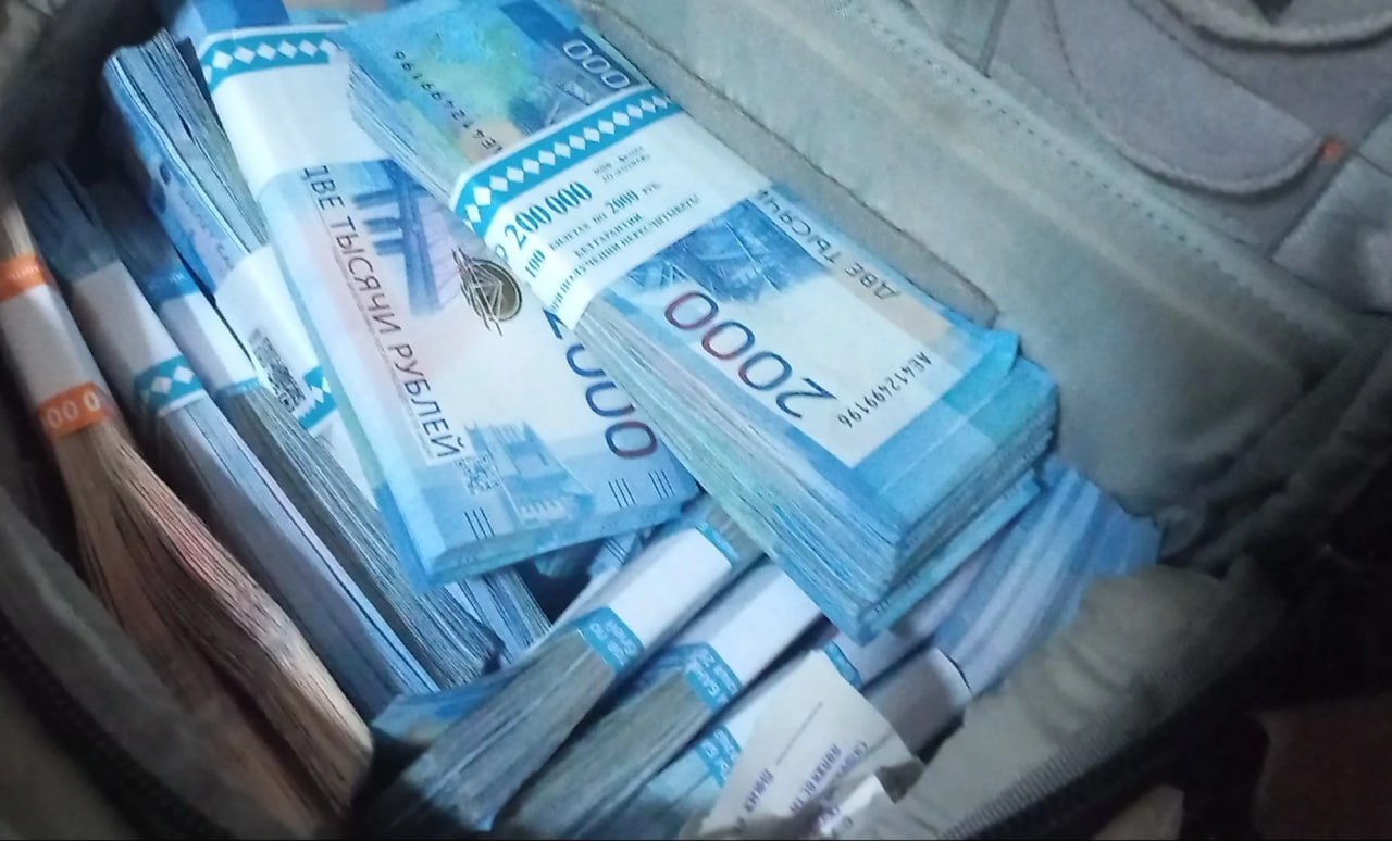 Дагестанцы более чем в два раза увеличили долги по ипотечным платежам Долги по ипотеке у жителей Дагестана за год выросли на 260 млн рублей Такие данные привели аналитики коллекторского агентства Долговой консультант на основе данных ЦБ РФ Если на начало 2025 года просроченная задолженность по ипотечным платежам составляла 164 млн рублей то уже к ноябрю она достигла 426 млн рублей С таким показателем регион занял 7 е место среди субъектов РФ