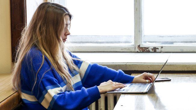 Власти Санкт-Петербурга намерены единовременно выплачивать по 100 000 рублей студенткам, которые учатся очно и при этом готовятся стать матерями. Соответствующая статья расходов будет софинансироваться федеральным бюджетом. : Валерий Шарифулин / ТАСС