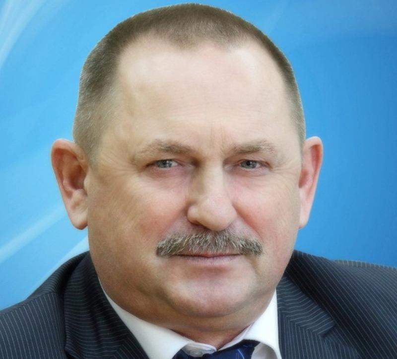 Зампредседателя Сахалинской областной думы оценил осведомленность губернатора о проблемах региона Заместитель председателя Сахалинской областной думы Сергей Бондарев прокомментировал прошедшую прямую линию с губернатором Сахалинской области и отметил информированность главы области о тех трудностях, с которыми сталкивается островной регион. С интересом смотрю прямую линию губернатора Сахалинской области Валерия Лимаренко. Губернатор действительно впечатляет своей осведомленностью о проблемах региона. Видно, что он в курсе каждой детали, и это вызывает доверие. Особенно радует, как он отвечает на вопросы во время прямого эфира – уверенно, подробно и по существу, — сказал Сергей Бондарев. Депутат отметил, что многие вопросы решаются прямо на месте, что говорит об оперативности и желании помочь людям. Важно, что Валерий Игоревич берет каждое обращение под личный контроль. Это вселяет уверенность, что ни одна проблема не останется без внимания и решения. Чувствуется, что губернатору не все равно, и он искренне заинтересован в улучшении жизни в регионе, — подытожил Сергей Бондарев. ——— : Прислать нам новость: