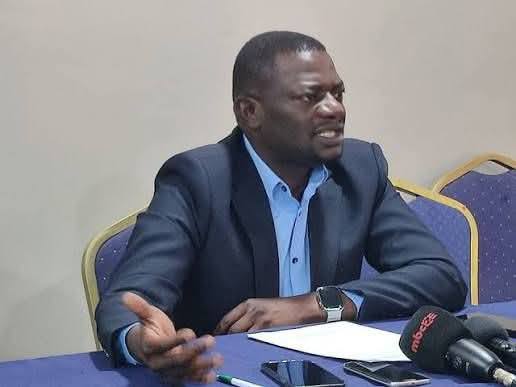 СМИ отчет о работе малавийских девушек в России якобы хотят потребовать от правительства в парламенте Малави Об этом со ссылкой на анонимные источники среди депутатов пишет издание Nyasa Times По его утверждению речь идет о производстве БПЛА в особой экономической зоне Алабуга Тех кто помогал им с переездом ради академических стипендий или возможностей трудоустройства необходимо найти якобы заявил неназванный депутат При этом председатель Консультативного комитета по правам человека HRCC Роберт Мквезаламба заявил изданию что после консультаций с правительством выяснилось что у властей пока нет никаких данных о проблеме с трудоустройством девушек в России Выяснением обстоятельств трудоустройства девушек в России занимается неправительственная организация со штаб квартирой в США Human Rights Watch HRW Однако и там журналистам отказались давать преждевременные комментарии В публикации речь идет о международной программе Алабуга Старт которая предлагает трудоустройство и обучение для девушек от 16 до 22 лет из стран Африки Латинской Америки Южной и Юго Восточной Азии Программа дает возможность переехать в Россию пройти обучение и начать карьеру на предприятиях ОЭЗ Алабуга В августе Bloomberg упоминал рекрутинг африканцев на предприятие в Алабуге после предупреждения министерства по делам женщин при президенте ЮАР В официальном сообщение граждан предостерегли от принятия непроверенных предложений о трудоустройстве в соцсетях При этом МИД ЮАР сообщил журналистам что властям не удалось найти убедительных доказательств того что предложения о работе в России не соответствуют заявленной цели Председатель Консультативного комитета по правам человека HRCC Роберт Мквезаламба Африканская инициатива Подписаться