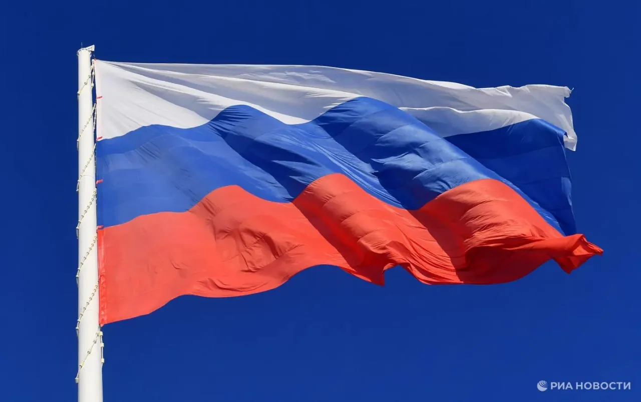 Россия и Индонезия обсудили разведку добычу и хранение энергоресурсов 14 апреля ПРАЙМ Министр энергетики РФ Сергей Цивилев и министр энергетики и минеральных ресурсов Республики Индонезия Бахлил Лахадалия в ходе рабочей встречи рассмотрели вопросы разведки добычи и хранения энергоресурсов сообщило Минэнерго РФ Были рассмотрены вопросы разведки добычи и хранения энергоресурсов говорится в сообщении министерства Как отметили в Минэнерго РФ ключевой темой встречи стала возможность расширения поставок в Индонезию нефти нефтепродуктов и сжиженного природного газа Россия зарекомендовала себя как надежный и ответственный партнер неизменно выполняющий взятые на себя обязательства подчеркнул Цивилев Министр энергетики РФ также отметил готовность российской стороны предложить индонезийским партнерам комплексный подход к обеспечению надежного энергоснабжения страны