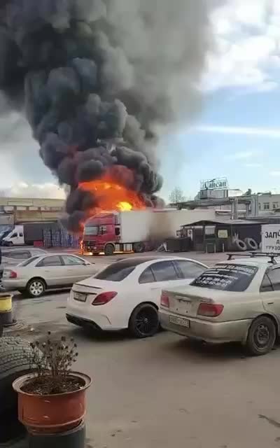 Видное: взрыв грузовика на парковке, пострадавших нет