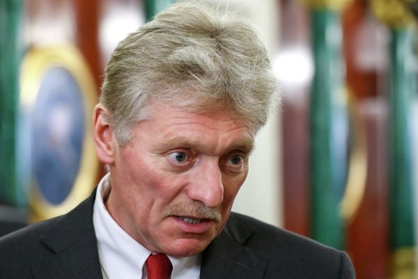 РФ выступает за проведение третьего раунда переговоров с Украиной, состав российской переговорной группы по украинскому урегулированию не изменился, сообщили в Кремле Другие заявления пресс-секретаря президента РФ Дмитрия Пескова: России и Украине предстоит обменяться мнениями по двум проектам меморандумов по урегулированию, они диаметрально противоположные, предстоит большая дипломатическая работа; в отношениях Москвы и Баку настал сложный период, РФ важно, чтобы в Азербайджане уважали русских; если Азербайджан примет решение подать в суд на РФ, Москва будет ждать официальных вердиктов; встреча Владимира Путина с Дональдом Трампом в Пекине в сентябре возможна, если президент США приедет в КНР; Владимир Путин в понедельник примет с докладом главу Удмуртии Александра Бречалова. Подпишись на «Говорит Москва»