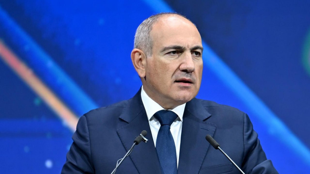 Пашинян Возвращение армян в Карабах может стать угрозой миру Потенциальное возвращение армян в Карабах может нести угрозу миру установленному между Арменией и Азербайджаном Как передает ТАСС об этом заявил в Ереване премьер министр РА Никол Пашинян Считаю повестку возвращения наших сестер и братьев в Карабах риском для мира И я также сказал что эта тема повестка возвращения внутренне перемещенных лиц вообще опасна поскольку означает возвращение к первоначальным параметрам конфликта отметил он Пашинян также сравнил мир с новорожденным ребенком и заявил что он нуждается в заботе Мы должны подписать мирный договор провести делимитацию границы и оставить друг друга в покое добавил он ruoxuaz НиколПашинян Новости Азербайджана Написать нам