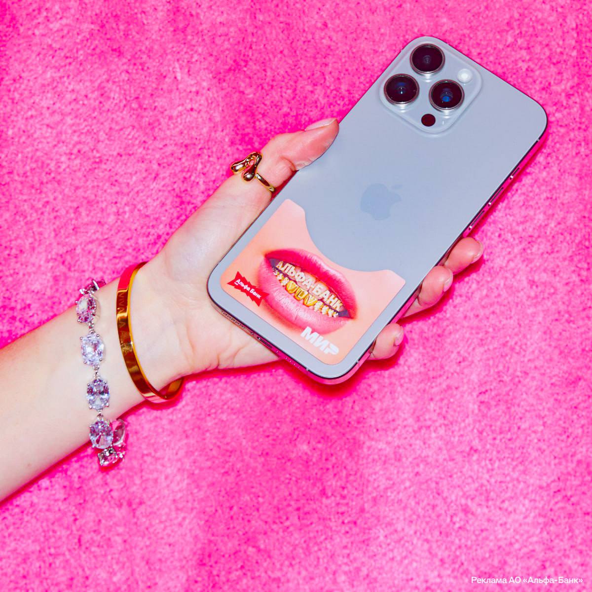 Ну какие же настроенческие новые платёжные стикеры от Альфа Банка совместно с VIVA LA VIKA идеальная платежная цацка Всего 5000 штук таких и все Лимитид эдишн как говорится Фишка не только в красоте стикеры сверхтонкие но в 3 раза мощнее обычных Работают везде где принимают безнал Плюс будут начислять кэшбэк 10 в VIVA LA VIKA целых 3 месяца Хорошее начало недели