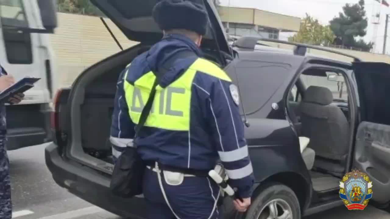 Полиция изъяла более 140 тыс литров нелегального алкоголя в Ленобласти и 600 литров в Дагестане