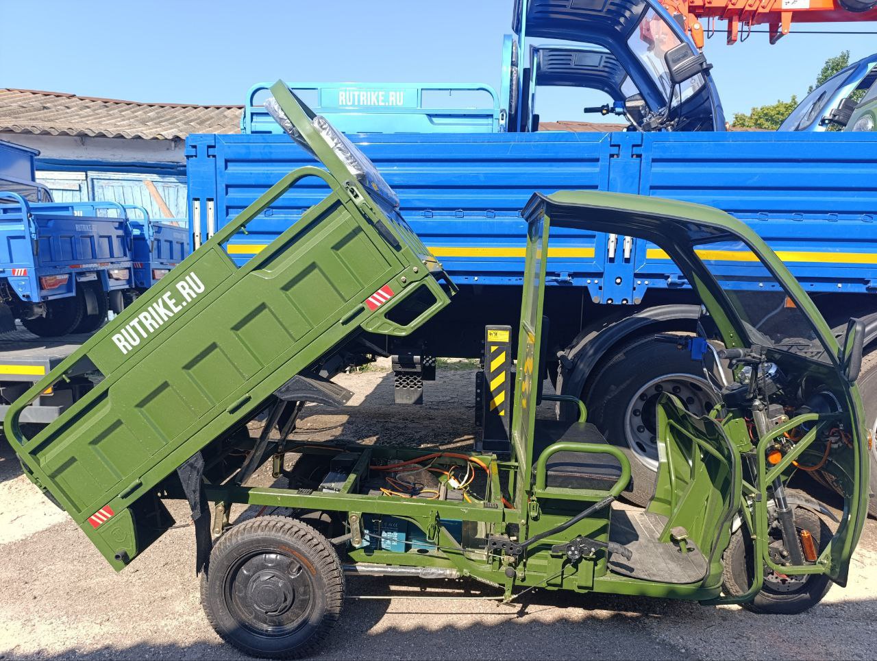 В Геническ прибыли восемь грузовых электротрициклов Rutrike для коммунальных служб Современная техника предназначена для всесезонной эксплуатации. Электротрициклы распределят в Рыково, Ровное, Петровку, Павловку, Привольное, Плавское и Геническ. "Общее количество мобильной грузовой техники, закупленной Администрацией Генического округа, составляет 16 единиц. Электротрициклы появятся во всех территориальных отделах", — сообщила глава Генического округа Юлия Семякина. ПОДПИСАТЬСЯ НА ТАВРИЮ