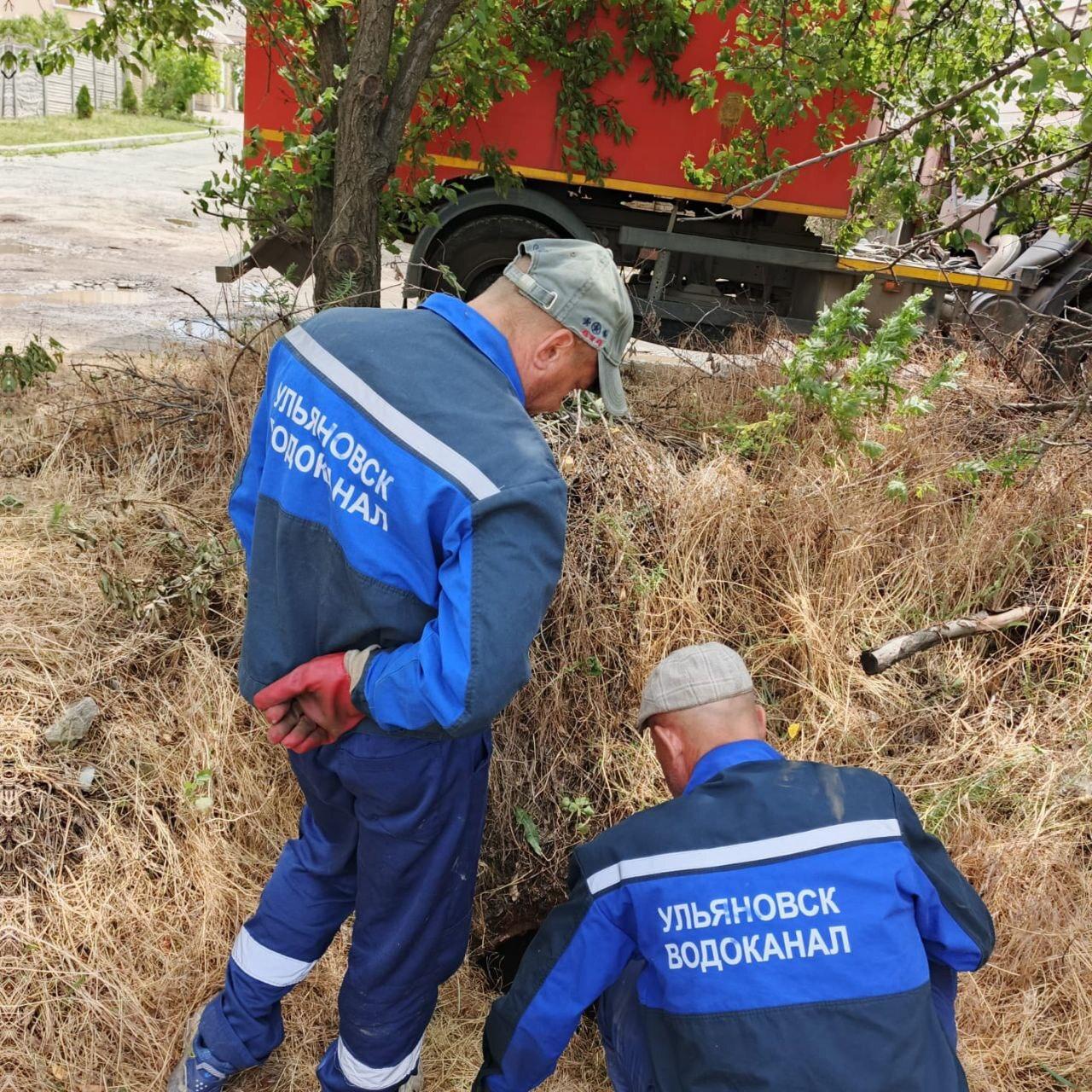 Ульяновские рабочие провели ремонт на сетях водоснабжения в Лутугинском муниципальном округе Бригада Ульяновского водоканала провела восстановительные работы на сетях водоснабжения. Жители Лутугино пожаловались на перебои с подачей воды. Ремонтники прибыли на место, провели осмотр, оперативно выявили и устранили неисправность. - Восстановили водоснабжение в городе Лутугино. При обследовании обнаружили порыв. Оперативно заварили дефект трубы, протестировали систему, сбоев не выявили. Также провели профилактический осмотр канализации и ревизию. Устранили мелкие засоры, - рассказали представители ульяновской ремонтной бригады.
