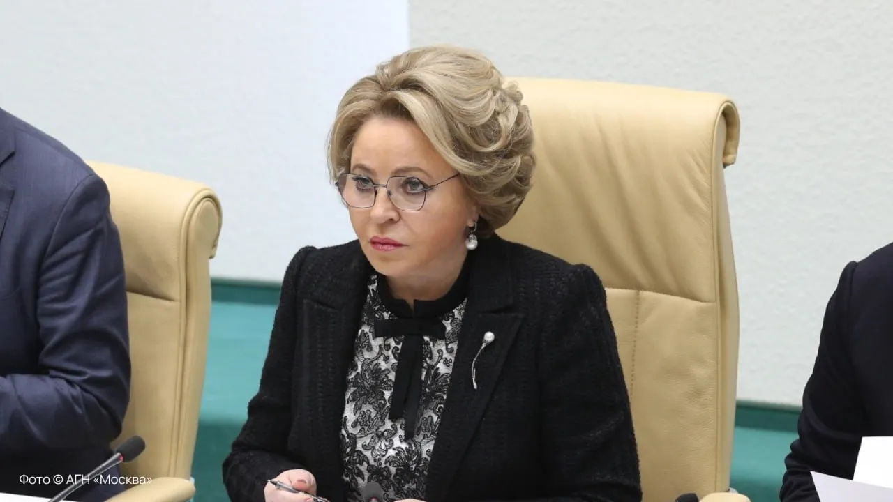 Матвиенко призвала бизнесменов подтянуть что то из офшоров в Россию На заседании Совфеда она обратилась к совладельцу Северстали Алексею Мордашову состояние 37 млрд который занял первое место в списке Forbes Хорошо что наши люди богатеют Наверное в этой ситуации надо соизмерять возможности Может быть что то из офшоров подтянуть все таки в Российскую Федерацию сказала она Матвиенко предложила бизнесмену особенно помочь Вологодской области где базируется Северсталь Как считаете должны ли бизнесмены возвращать офшорные деньги в страну Да это справедливо Нет пусть сами решают куда вкладывать   Подпишитесь на Абзац в Max
