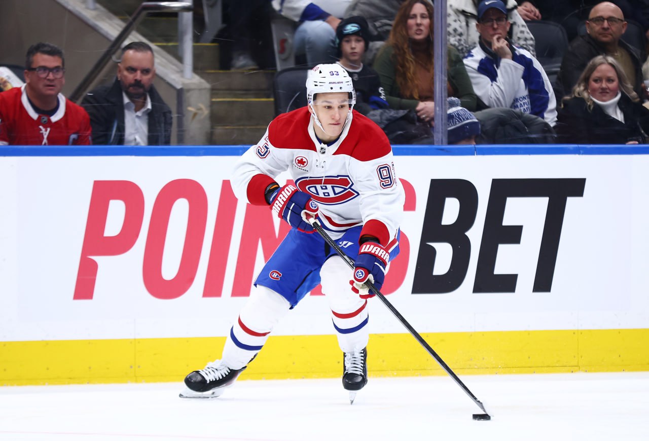 Демидов упрочил лидерство в гонке бомбардиров среди новичков НХЛ Форвард помог Монреалю обыграть Флориду 3 2 ОТ отметившись ассистом Теперь на счету Ивана 33 10 23 очка в 39 матчах и он занимает первое место по результативности среди игроков которые могут претендовать на Колдер Трофи по итогам регулярки сезона 2025 26 news matchtv Vaughn Ridley Getty Images Sport Getty Images