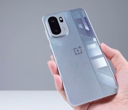 В сети засветился смартфон OnePlus Ace 6 Pro Max он может стать первым со Snapdragon 8 Gen 5 По социальным сетям разлетелась фотография на которой показаны коробки от пока еще не представленного смартфона OnePlus Ace 6 Pro Max Официальной информации о характеристиках устройства пока нет но учитывая приставку Pro Max аппарат должен быть мощнее чем OnePlus Ace 6 на базе Snapdragon 8 Elite