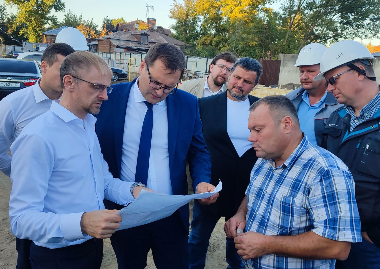 В Туле появится кластер научно технологического центра Композитная долина newstula ru fn 1722728 html Заместитель председателя Правительства министр строительства Тульской области Игорь Казенный посетил стройплощадку Инновационного научно технологического центра Композитная долина на улице Коминтерна в Туле Прислать новость Подписаться