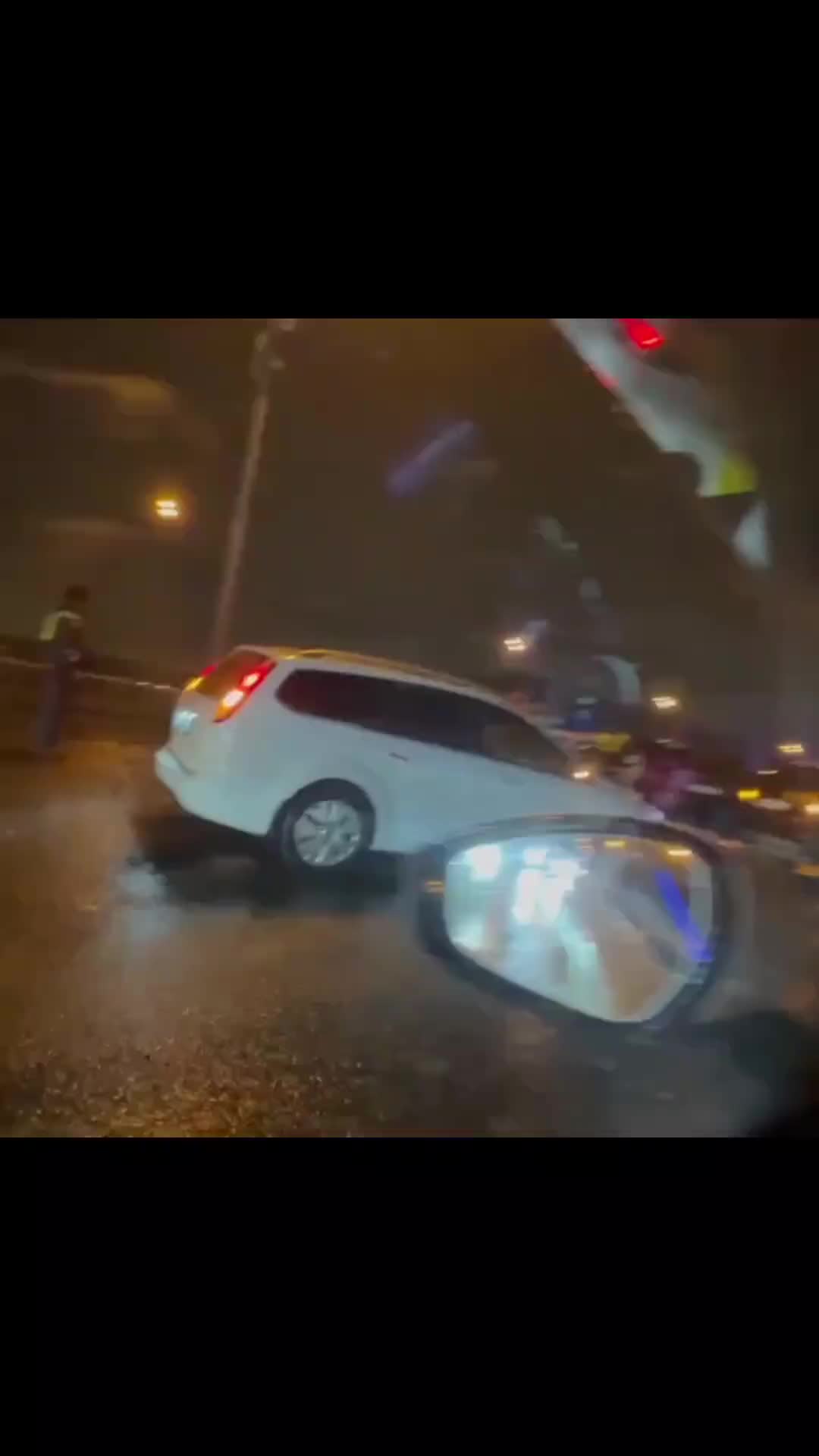 Крупная авария на МКАД: столкновение 11 автомобилей и гололед