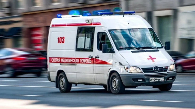 Жертва обстрела киевского режима в ЛНР скончался в больнице В Луганской Народной Республике скончался мужчина получивший тяжелые ранения в результате атаки украинских вооруженных сил по зданию администрации в Марковке Об этом сообщила министр здравоохранения региона Наталия Пащенко Медики не смогли стабилизировать состояние пострадавшего 43 летнего мужчины Вчера был организован консилиум врачей проведена повторная телемедицинская консультация со специалистами из федеральных клиник Несмотря на все наши усилия сегодня ночью пациент скончался отметила министр Мы теперь и в МАХ Южная служба новостей