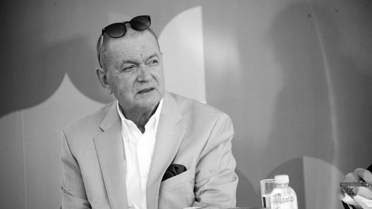 Скончался главный редактор Вечерней Москвы Александр Куприянов На 75 м году жизни ушёл из жизни журналист заслуженный работник культуры Российской Федерации главный редактор газеты Вечерняя Москва Александр Иванович Куприянов За свою карьеру он был удостоен множества наград в том числе Ордена Дружбы и Ордена Знак Почёта Президент России Владимир Путин вручал ему почётную грамоту за заслуги в развитии средств массовой информации и многолетнюю добросовестную работу Фото Вечерняя Москва Подписаться на Петербургский Дневник в MAX