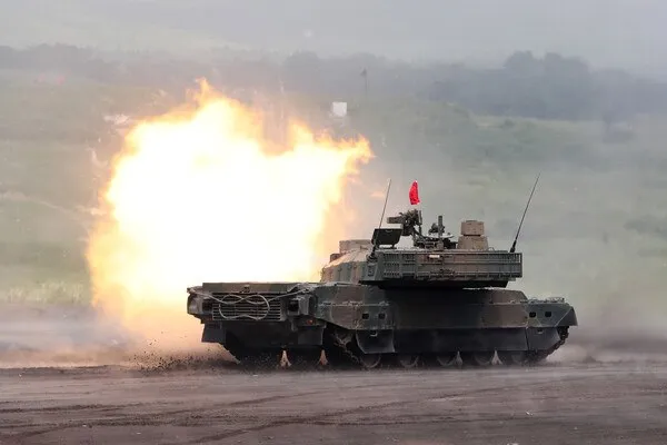 Взрыв на военном полигоне в Японии четверо тяжелораненых На полигоне сухопутных сил самообороны Японии Хидзюдай в префектуре Оита произошел взрыв боевого снаряда во время проведения танковых учений В результате инцидента пострадали четыре человека Состояние троих пострадавших оценивается медицинскими службами как критическое Еще одна женщина получила тяжелые травмы и находится под наблюдением врачей Все раненые экстренно госпитализированы в ближайшие медицинские учреждения На место происшествия прибыли экстренные службы и представители правоохранительных органов Ведется расследование специалисты устанавливают точные причины и обстоятельства случившегося Командование сил самообороны временно приостановило учения на данном полигоне до выяснения всех деталей инцидента Дополнительная информация о характере повреждений и типе взорвавшегося боеприпаса пока не разглашается Подпишитесь на AsiaToday