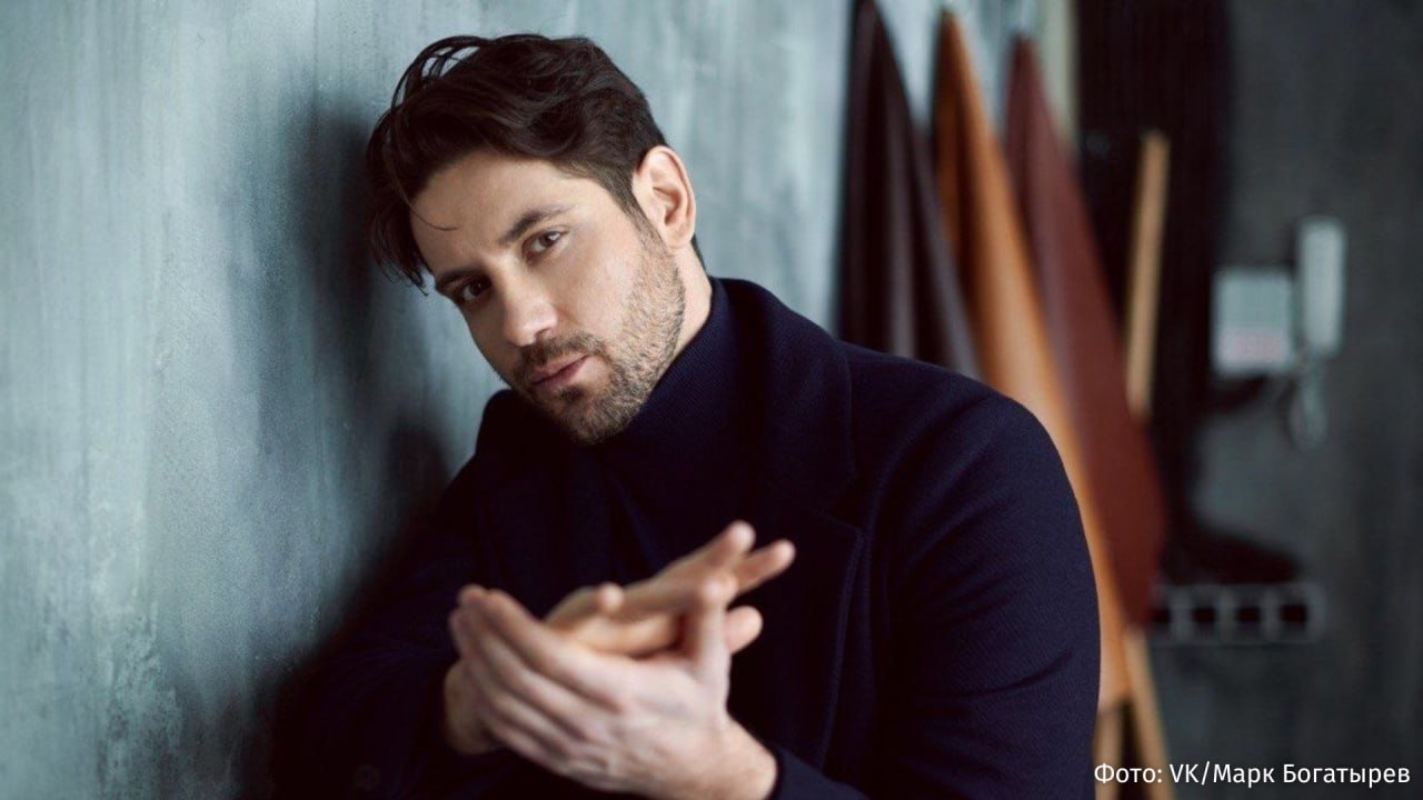 Звезда сериала Кухня Марк Богатырев подал на развод с актрисой Татьяной Арнтгольц сообщили РЕН ТВ в суде Пара поженилась в 2020 году через год у них родился сын У Арнтгольц есть также дочь от первого брака с актером Иваном Жидковым ей сейчас 16 лет У Богатырева это первый брак РЕН ТВ в Telegram в MAX