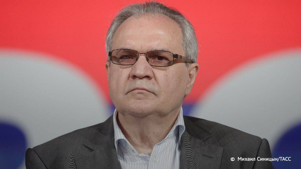 Школы должны получить механизм отчисления учеников за неуд по поведению считает Фадеев Глава СПЧ отметил что сейчас ведутся дискуссии насколько эта оценка должна быть встроена в воспитательной процесс и должна ли например влиять на поступление в университеты Фадеев призвал продолжить эксперимент по введению оценки за поведение в школах chp26rus