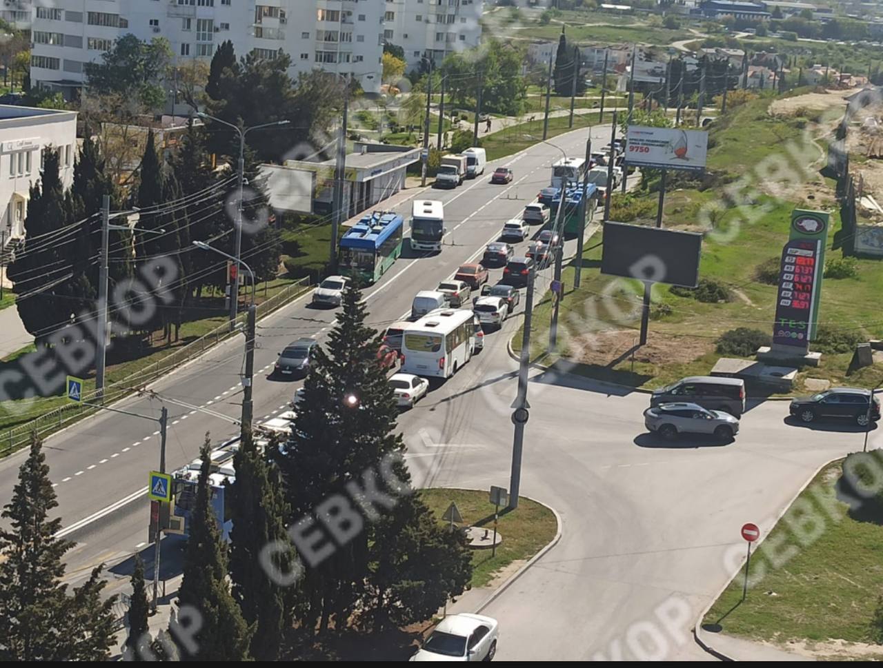 На Студгородке серьезное ДТП  С самого утра растянулась большая пробка от проспекта Октябрьской революции до улицы Вакуленчука   : Первый Севастопольский   Читайте Севкор