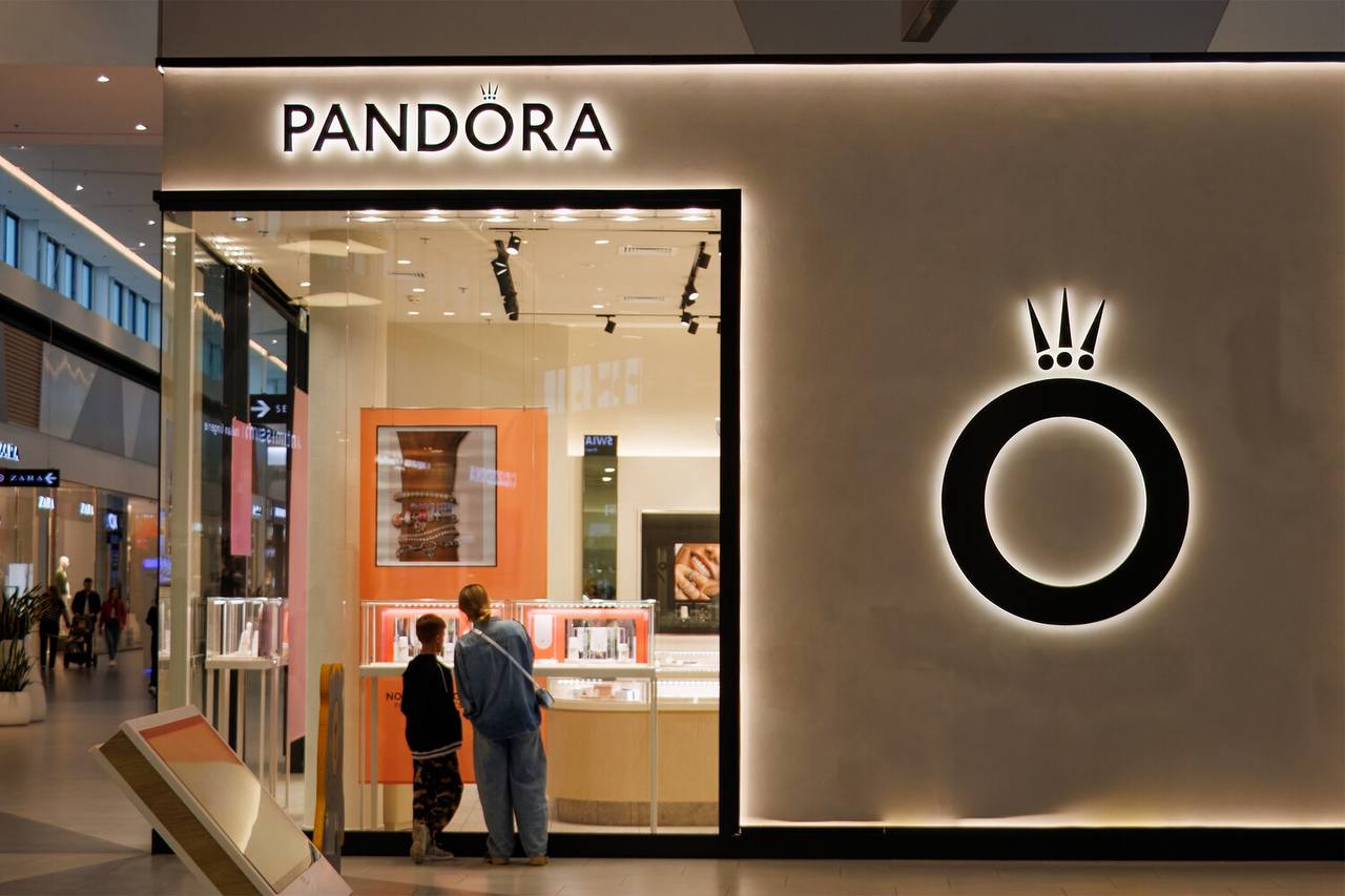 Pandora обанкротилась Российское подразделение ювелирного дома Pandora признали банкротом. Компания задолжала Сберу 4,5 млрд рублей. Компания приостановила все деловые отношения с Россией еще в 2022 году…