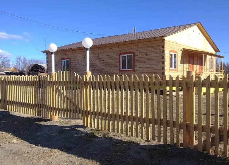 Якутия удерживает второе место в ДФО по индивидуальному жилищному строительству Якутия продолжает удерживать лидирующие позиции в Дальневосточном федеральном округе по объёмам жилищного строительства, несмотря на сложные климатические и логистические условия. По данным Росстата, за первое полугодие 2025 года республика занимает второе место в ДФО по индивидуальному жилищному строительству и входит в тройку лидеров по вводу жилья. Подробнее читайте по ссылке Фото: пресс-служба главы и правительства Якутии