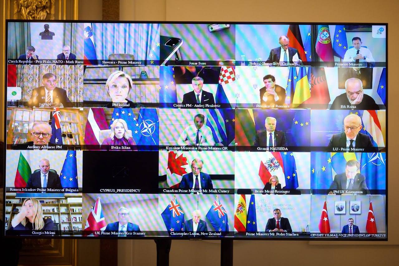 Турция готова сыграть ведущую роль во всех сферах для установления прочного мира между Россией и Украиной Об этом заявил вице президент Турции Джевдет Йылмаз в социальной сети турецкой платформы NSosyal Йылмаз отметил что принял участие в пятом саммите лидеров Коалиции добровольцев проходившем в гибридном формате 4 сентября Ранее турецкий политик уже четыре раза представлял на этих встречах президента Реджепа Тайипа Эрдогана