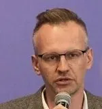 С марта 2025 года по март 2026 года число заявок на рефинансирование ипотеки увеличилось в 11 раз А по сравнению с февралем прошлого года рост оценивается в 13 раз Такие данные содержатся в исследовании экосистемы в сфере недвижимости М2 Анализ сделан на собственных данных платформы а также на основе информации других представителей отрасли Как отметил гендиректор М2 Алексей Завгородний всплеск интереса к рефинансированию яркий индикатор разморозки ипотеки По его словам это подтверждает что даже при ключевой ставке 15 15 5 движение рынка началось и носит статистически значимый характер рефинансирование ипотека Недвижимость России в MAX